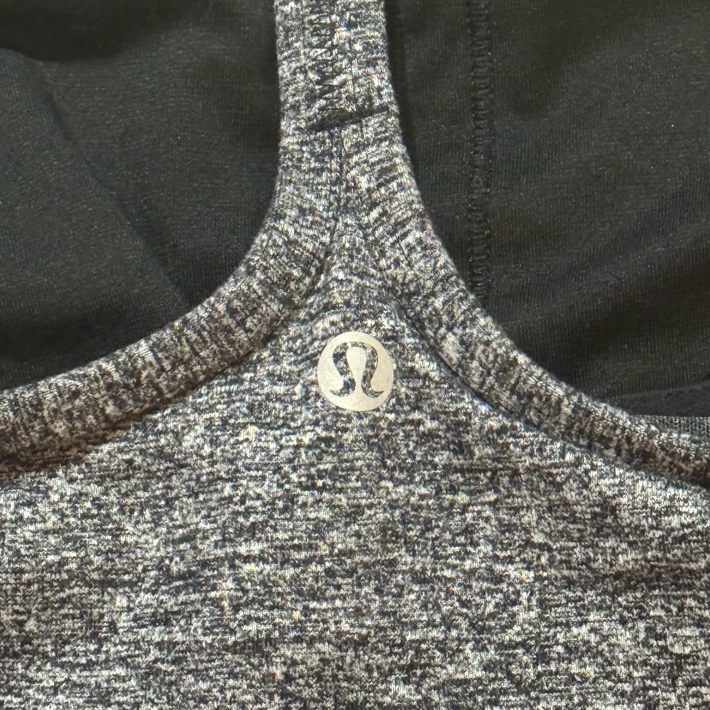 Lululemon Women’s Size 6 Grey Racer Back Workout Yoga Top With Built In Bra - Picture 5 of 6